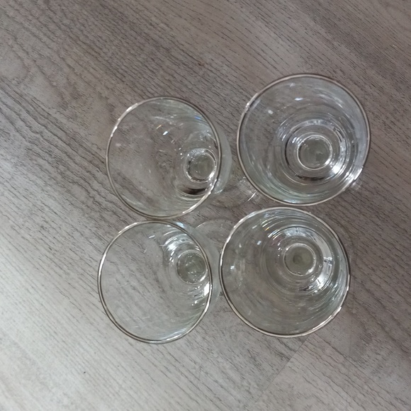 MCM Vintage Set of 4 Sherry Glasses with etched strawberries - Picture 2 of 3
